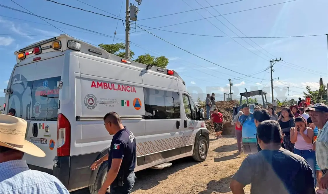 Paramédicos dieron atención prehospitalaria a Jesús “N” antes de trasladarlo de urgencia al hospital de 20 Camas de Ocosingo. Cortesía
