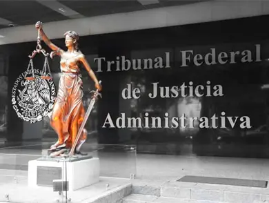 Sancionan a 35 funcionarios y tres empresas