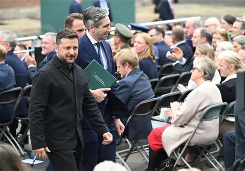 Zelensky pide a Macron m&aacute;s sistemas de defensa