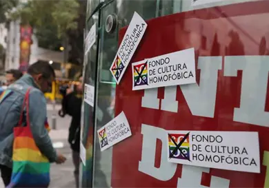 Protestan por discriminación en FCE Protestan por discriminación en FCE