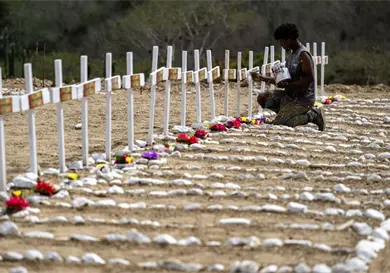 Sin identificar entierran a 150 cuerpos por sismos Sin identificar entierran a 150 cuerpos por sismos