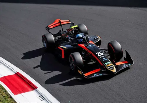 Mexicano Villag&oacute;mez brilla en Silverstone
