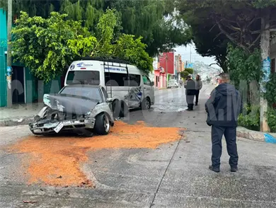Encontronazo ma&ntilde;anero en esquina de avenida