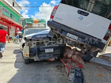 Presunta falla en frenos provoca fuerte choque
