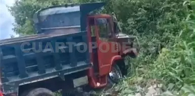 Chofer de volteo resulta lesionado Chofer de volteo resulta lesionado