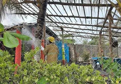 Incendios da&ntilde;an una palapa y restaurante