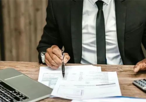 Inhabilitan empresas por informaci&oacute;n falsa