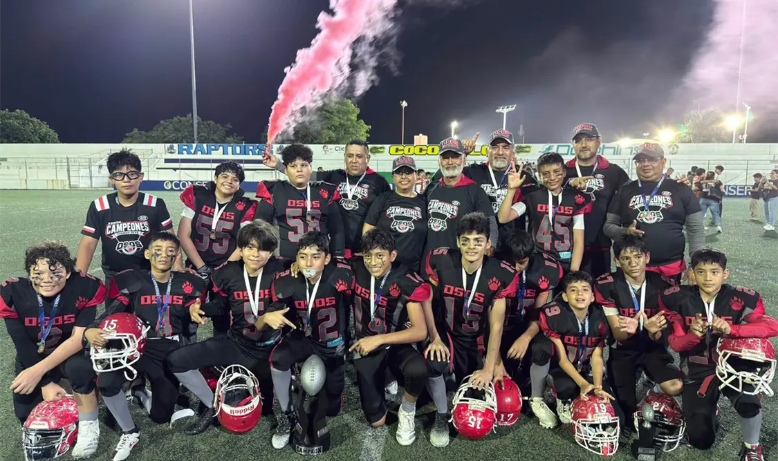 Osos cerró una temporada perfecta al vencer por 40-6 a Búhos y levantar el campeonato Jr. bantam en Tuxtla Gutiérrez. Cortesía