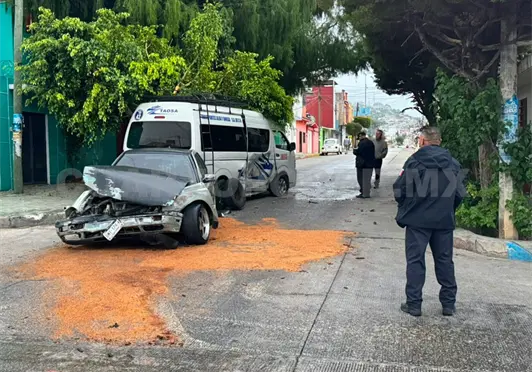 Encontronazo ma&ntilde;anero en esquina de avenida
