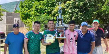 Cazadores, monarca de Liga Juli&aacute;n Grajales