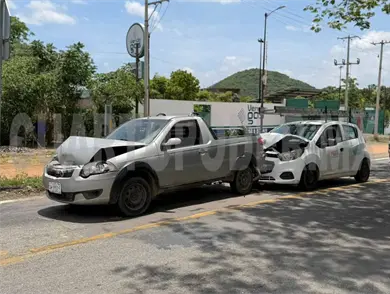 Pick up y compacto chocan por alcance