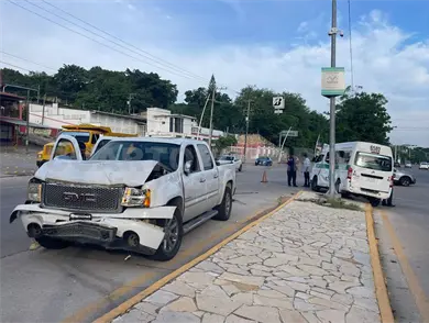Colisión vehicular salda con tres lesionados Colisión vehicular salda con tres lesionados