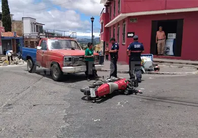 Vuelan las tortillas al ser atropellado motorrepartidor Vuelan las tortillas al ser atropellado motorrepartidor