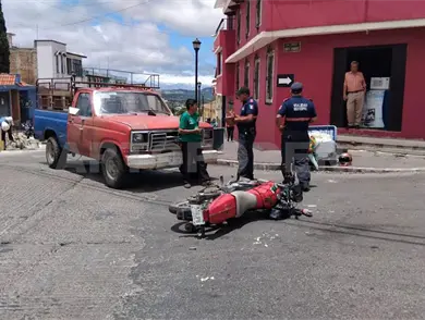 Vuelan las tortillas al ser atropellado motorrepartidor Vuelan las tortillas al ser atropellado motorrepartidor