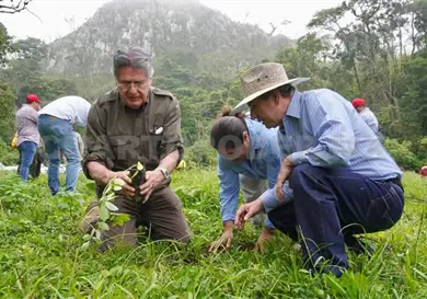 Celebran 25 a&ntilde;os con jornada de reforestaci&oacute;n