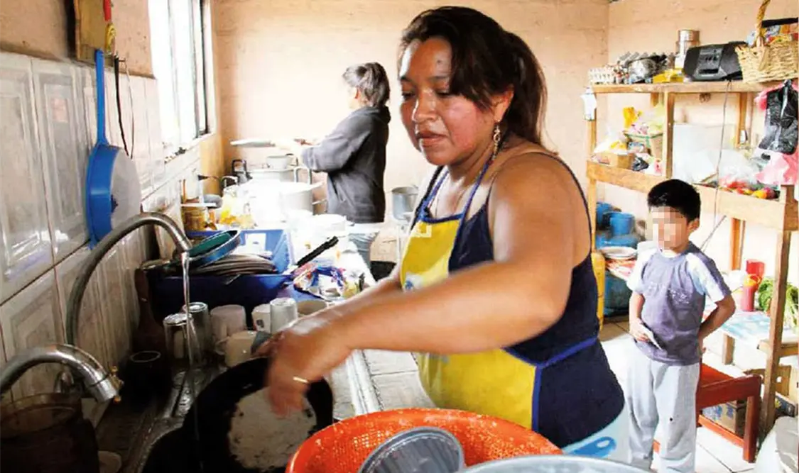 Nueve de cada 10 personas que dejan el mercado laboral para cuidar son mujeres. Cortesía