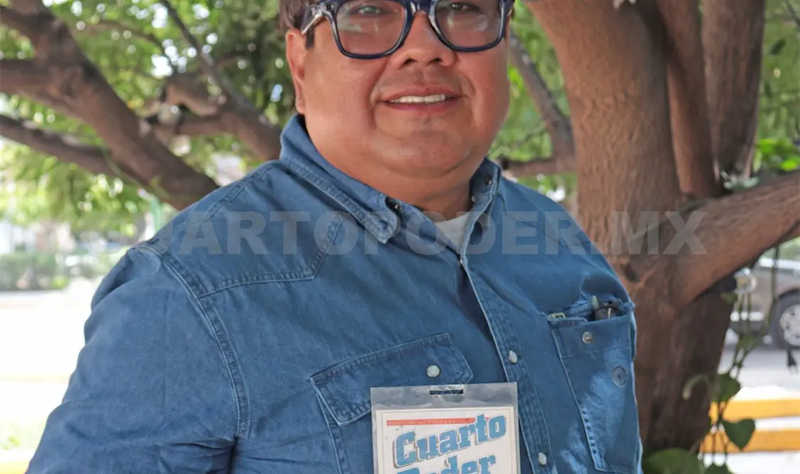 Isaín, o Chaino, como lo conocen sus amigos del gremio, conserva su primera credencial de Cuarto Poder. Ingrid Pérez / CP