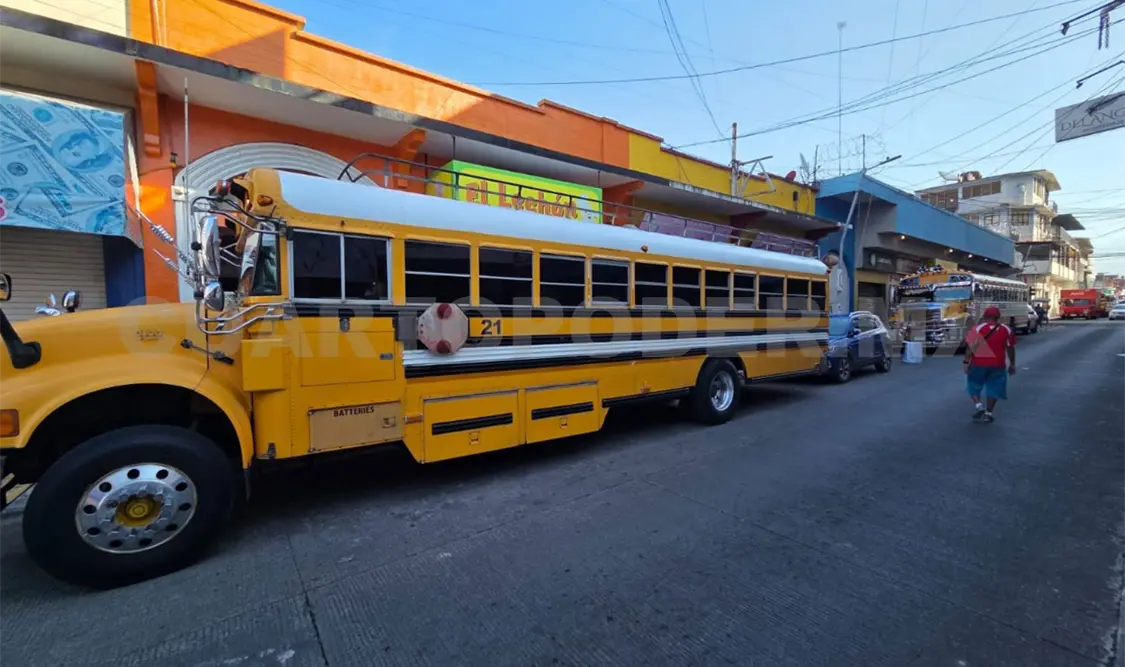 En los últimos dos meses, los autobuses con turismo de compras han sido más frecuentes. Ramón García / CP