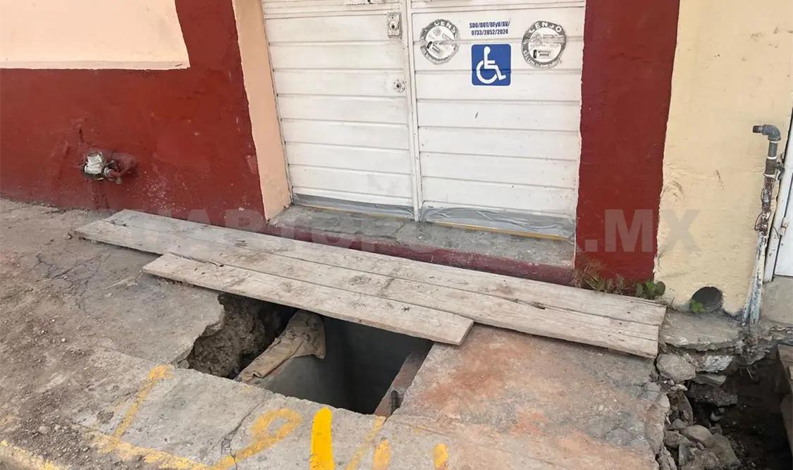 Aspecto de los trabajos y cortes en la vialidad ordinaria de peatones como de automovilistas. CP
