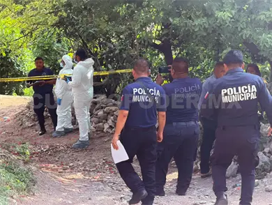 Pierde la vida al caer al fondo de barranco