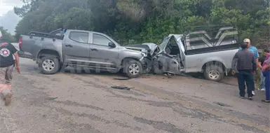 Cinco lesionados en choque de frente Cinco lesionados en choque de frente