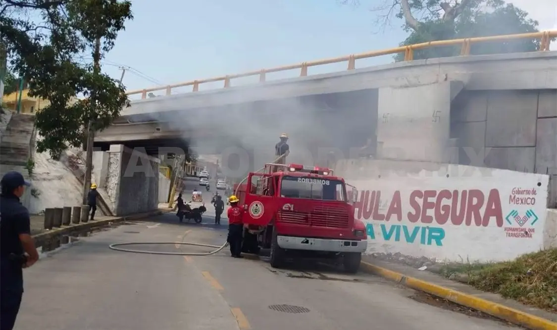 El siniestro fue reportado por locatarios del mercado San Juan y, aunque generó una columna de humo, no hubo daños. Rafael Victorio / CP