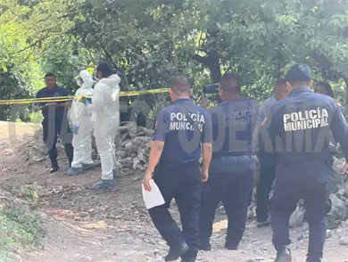 Pierde la vida al caer al fondo de barranco