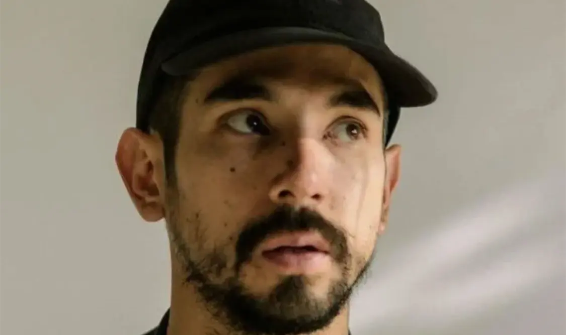 Tino hace rimas de los kaomojis