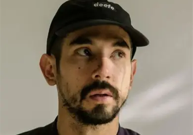 Tino hace rimas de los kaomojis