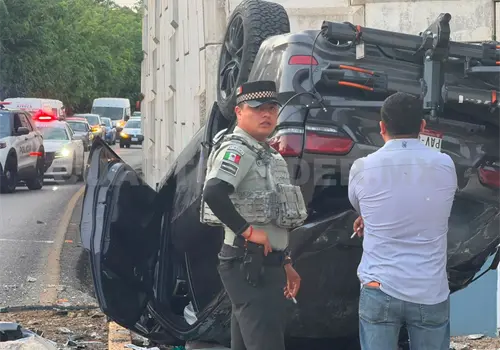 Se queda dormido tras el volante y cae de puente