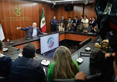 Notar&iacute;a af&iacute;n a Ad&aacute;n aval&oacute; contrato por unos 4.8 mmdp
