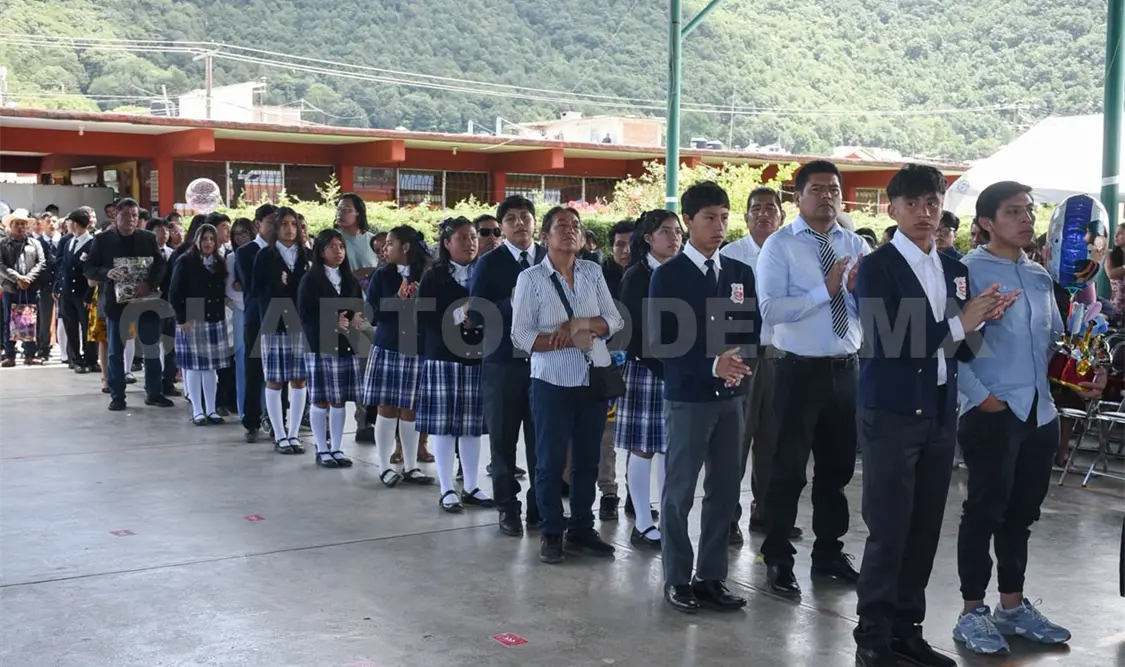Se llevó a cabo la ceremonia de egreso de la Secundaria Rosario Castellanos en San Cristóbal. Cortesía