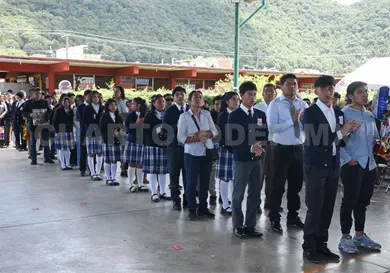 Ningún joven atrás: egresan tsotsiles y tseltales Ningún joven atrás: egresan tsotsiles y tseltales