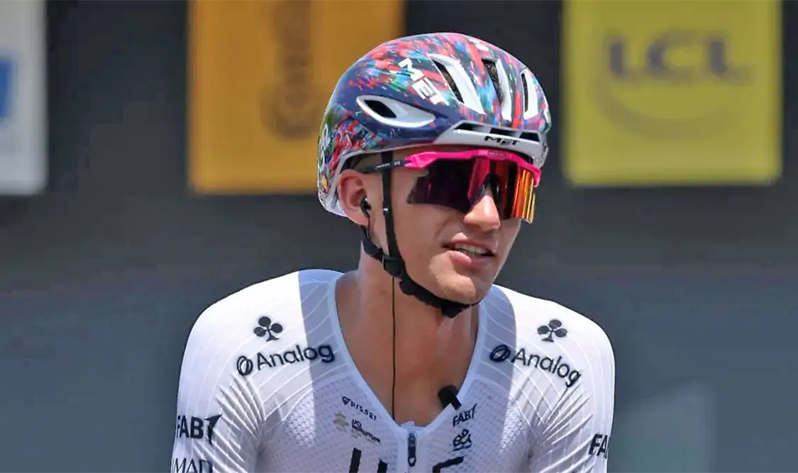 Ascendió al tercer lugar de la clasificación general para enfundarse el maillot blanco como líder de los jóvenes. Agencias