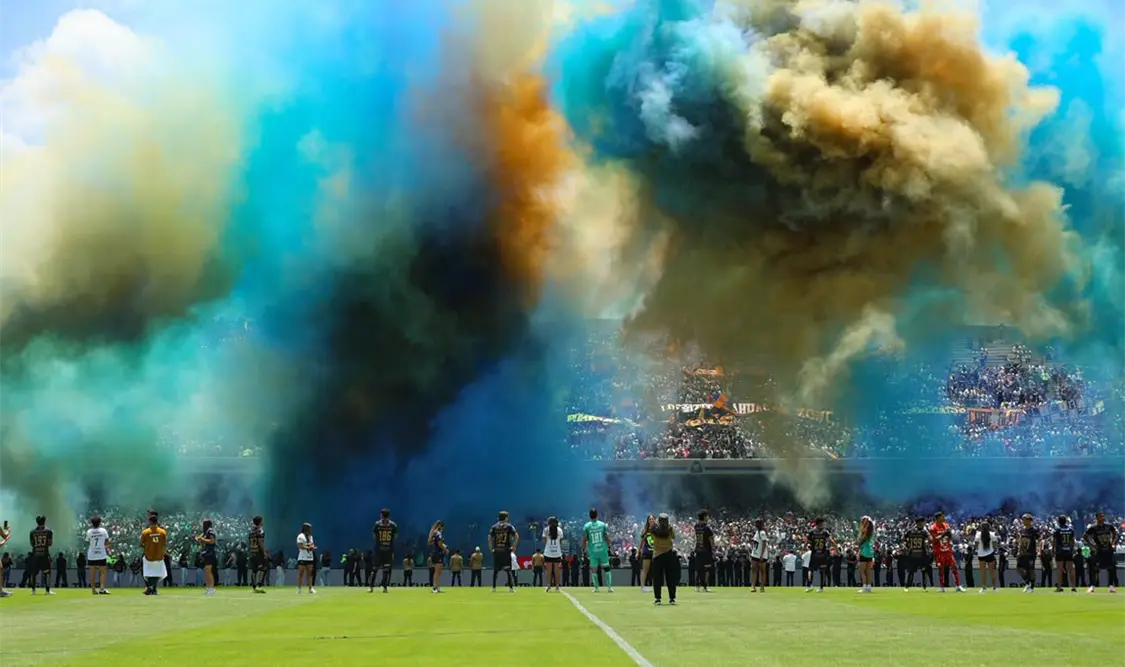 La afición se hizo presente nuevamente en las tribunas para apoyar a los universitarios en el amistoso internacional. Agencias