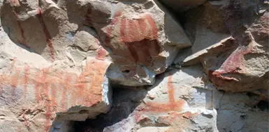 Descubren sitios con pinturas rupestres