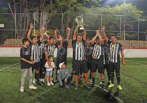 Leyendas C. A. se proclaman monarcas