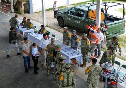 Militares llevan labor social a la selva Lacandona Militares llevan labor social a la selva Lacandona