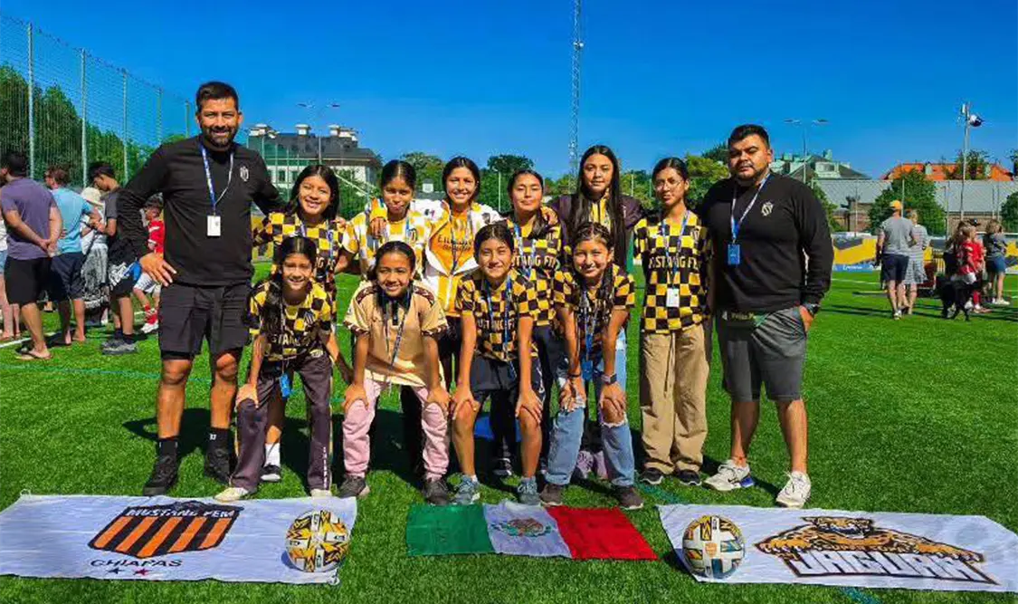 La delegación chiapaneca que participa en la Gothia Cup de Gotemburgo. Cortesía