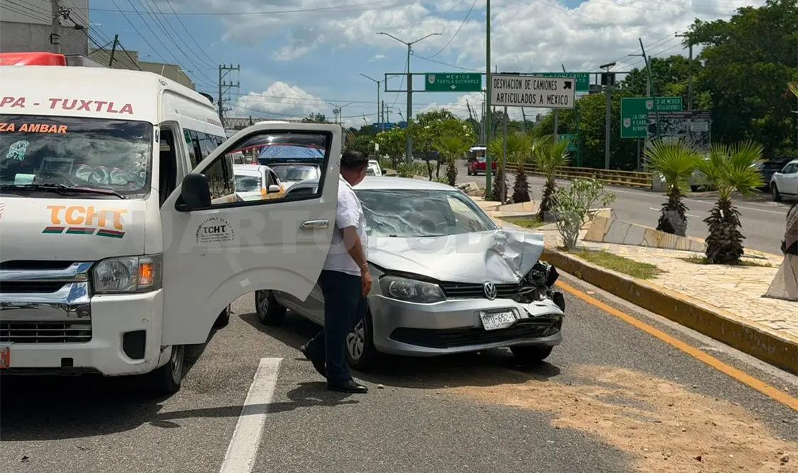 No se reportaron personas lesionadas, solo daños materiales y un derrame que fue controlado por los cuerpos de emergencia. Ulises Villalobos / CP