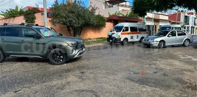 Ignora el alto en cruce y causa una carambola Ignora el alto en cruce y causa una carambola