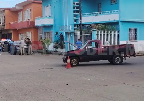 Se pasa la preferencia y lo embiste pick up Se pasa la preferencia y lo embiste pick up