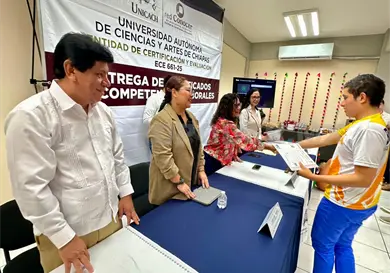 Entregan certificados a jóvenes neurodivergentes Entregan certificados a jóvenes neurodivergentes