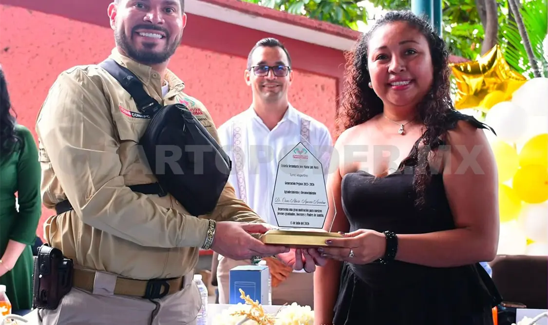Aparicio Avendaño, junto a su esposa Sobeida de Aparicio, asistieron a la ceremonia de clausura de la Generación Pegaso. CP
