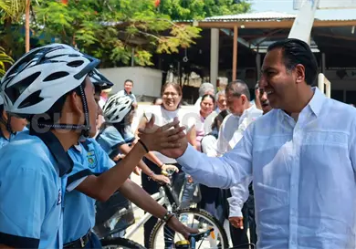 Con inversi&oacute;n y apoyos, se fortalece la educaci&oacute;n