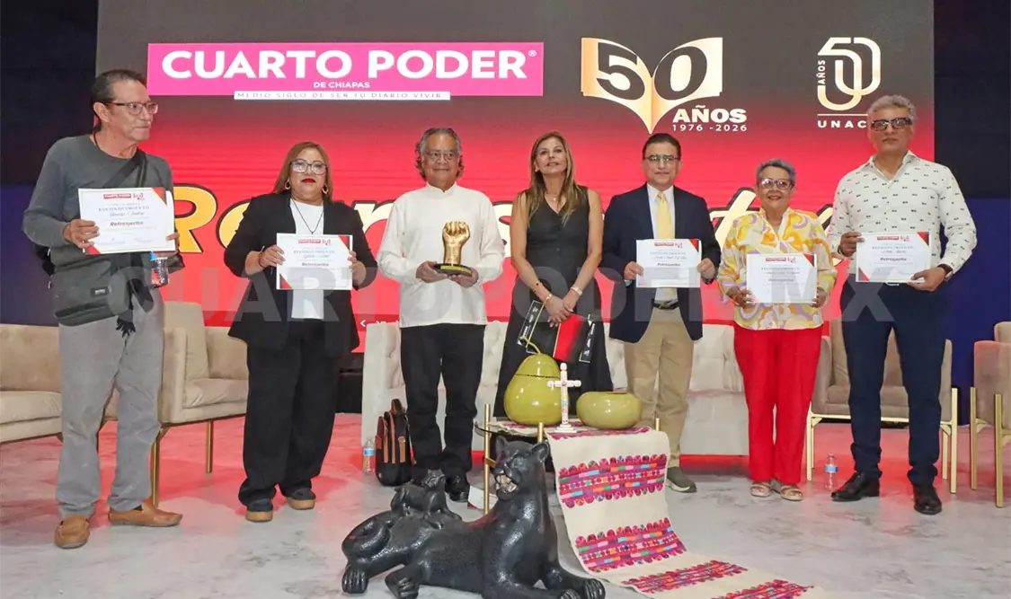 La directora de Información entregó los reconocimientos a las y los periodistas participantes. Diego Pérez / CP