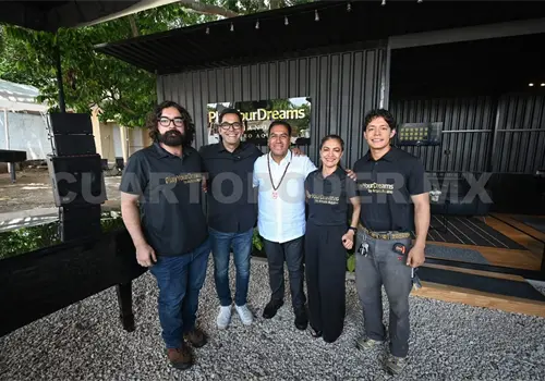 Acude ERA a inauguración de fábrica de pianos Acude ERA a inauguración de fábrica de pianos