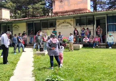 Maestros del NEI anuncian manifestación Maestros del NEI anuncian manifestación