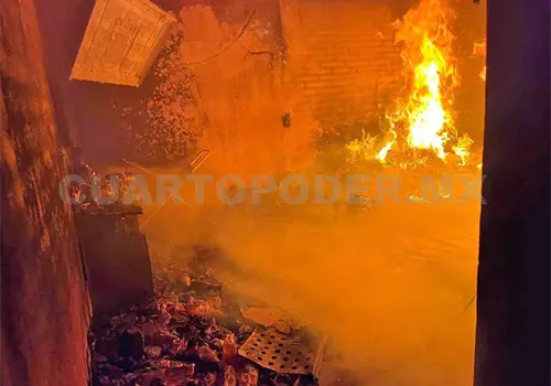Arde habitaci&oacute;n en el barrio Santa Cecilia