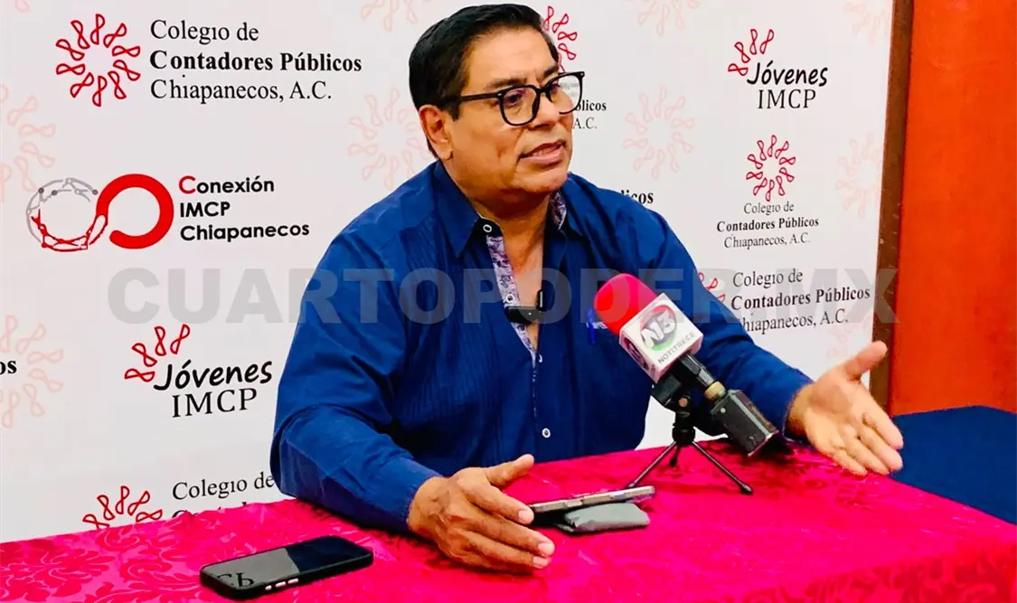 El especialista disertó una conferencia en el Colegio de Contadores. CP